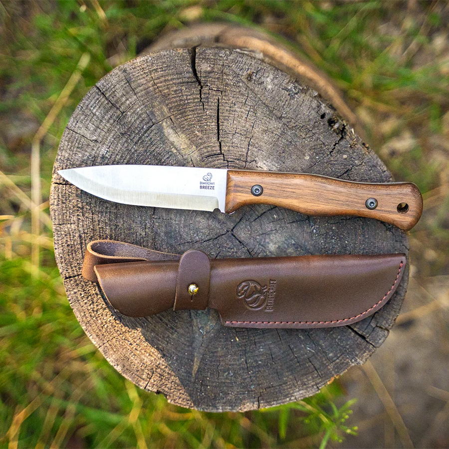 Couteau Bushcraft en Acier au Carbone Manche en Noyer avec Étui en Cuir – BSH6 Breeze