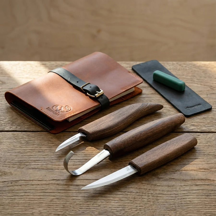 Ensemble de sculpture de cuillère de luxe avec manches en noyer - S13X